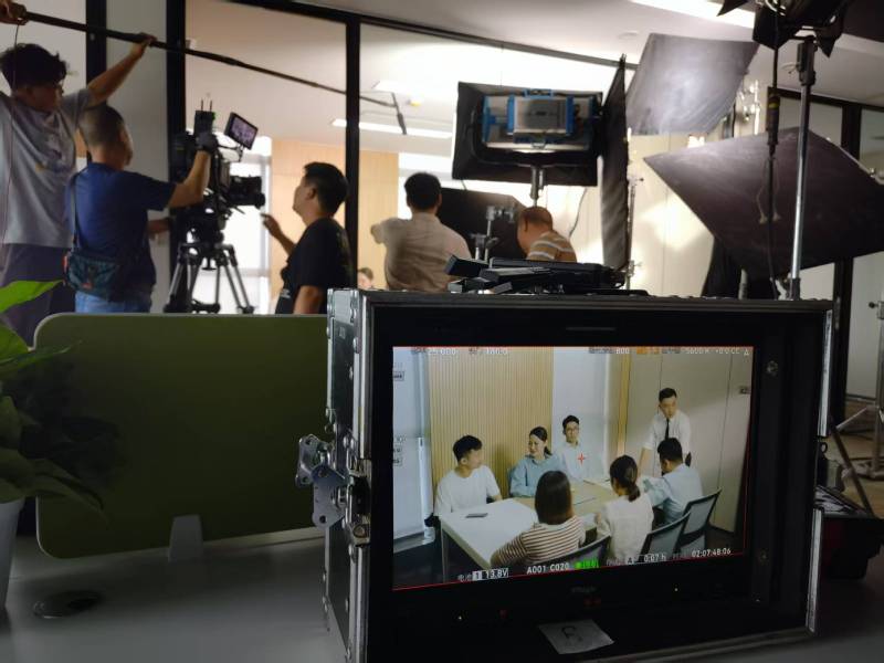 乡宁县TVC拍摄公司：科技产品视觉化大师，诠释未来感与功能美学